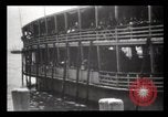 Immagine di Gli immigrati che arrivano ad Ellis Island New York City USA, 1903, secondo 27 filmato di repertorio 65675040610