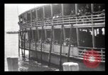 Immagine di Gli immigrati che arrivano ad Ellis Island New York City USA, 1903, secondo 32 filmato di repertorio 65675040610