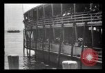 Immagine di Gli immigrati che arrivano ad Ellis Island New York City USA, 1903, secondo 36 filmato di repertorio 65675040610