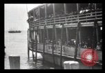 Immagine di Gli immigrati che arrivano ad Ellis Island New York City USA, 1903, secondo 41 filmato di repertorio 65675040610