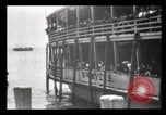Immagine di Gli immigrati che arrivano ad Ellis Island New York City USA, 1903, secondo 43 filmato di repertorio 65675040610