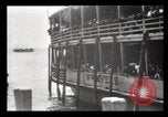 Immagine di Gli immigrati che arrivano ad Ellis Island New York City USA, 1903, secondo 44 filmato di repertorio 65675040610