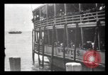 Immagine di Gli immigrati che arrivano ad Ellis Island New York City USA, 1903, secondo 45 filmato di repertorio 65675040610