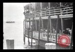 Immagine di Gli immigrati che arrivano ad Ellis Island New York City USA, 1903, secondo 47 filmato di repertorio 65675040610