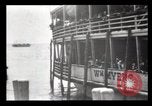 Immagine di Gli immigrati che arrivano ad Ellis Island New York City USA, 1903, secondo 49 filmato di repertorio 65675040610