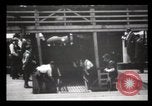 Immagine di Gli immigrati che arrivano ad Ellis Island New York City USA, 1903, secondo 55 filmato di repertorio 65675040610