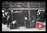 Immagine di Gli immigrati che arrivano ad Ellis Island New York City USA, 1903, secondo 57 filmato di repertorio 65675040610