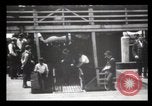 Immagine di Gli immigrati che arrivano ad Ellis Island New York City USA, 1903, secondo 59 filmato di repertorio 65675040610