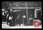 Immagine di Gli immigrati che arrivano ad Ellis Island New York City USA, 1903, secondo 61 filmato di repertorio 65675040610