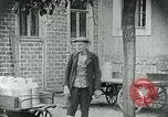 Standbild Nahrungsmittelhilfe für Deutschland nach dem 1 Weltkrieg Deutschland, 1920, aus Sekunde 24 historischem Filmmaterial Videoclip 65675040647