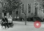 Standbild Nahrungsmittelhilfe für Deutschland nach dem 1 Weltkrieg Deutschland, 1920, aus Sekunde 46 historischem Filmmaterial Videoclip 65675040647