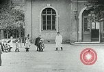 Standbild Fütterung Kinder in Dresden Deutschland Deutschland, 1920, aus Sekunde 17 historischem Filmmaterial Videoclip 65675040648