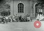 Standbild Fütterung Kinder in Dresden Deutschland Deutschland, 1920, aus Sekunde 22 historischem Filmmaterial Videoclip 65675040648
