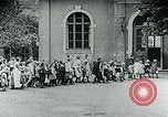 Standbild Fütterung Kinder in Dresden Deutschland Deutschland, 1920, aus Sekunde 25 historischem Filmmaterial Videoclip 65675040648