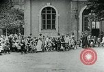 Standbild Fütterung Kinder in Dresden Deutschland Deutschland, 1920, aus Sekunde 27 historischem Filmmaterial Videoclip 65675040648