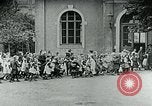Standbild Fütterung Kinder in Dresden Deutschland Deutschland, 1920, aus Sekunde 29 historischem Filmmaterial Videoclip 65675040648