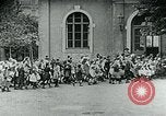 Standbild Fütterung Kinder in Dresden Deutschland Deutschland, 1920, aus Sekunde 34 historischem Filmmaterial Videoclip 65675040648