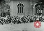 Standbild Fütterung Kinder in Dresden Deutschland Deutschland, 1920, aus Sekunde 40 historischem Filmmaterial Videoclip 65675040648