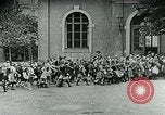 Standbild Fütterung Kinder in Dresden Deutschland Deutschland, 1920, aus Sekunde 42 historischem Filmmaterial Videoclip 65675040648
