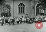 Standbild Fütterung Kinder in Dresden Deutschland Deutschland, 1920, aus Sekunde 44 historischem Filmmaterial Videoclip 65675040648