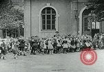 Standbild Fütterung Kinder in Dresden Deutschland Deutschland, 1920, aus Sekunde 46 historischem Filmmaterial Videoclip 65675040648