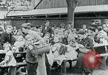 Standbild Fütterung Kinder in Dresden Deutschland Deutschland, 1920, aus Sekunde 53 historischem Filmmaterial Videoclip 65675040648