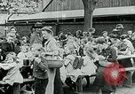 Standbild Fütterung Kinder in Dresden Deutschland Deutschland, 1920, aus Sekunde 56 historischem Filmmaterial Videoclip 65675040648