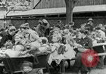 Standbild Fütterung Kinder in Dresden Deutschland Deutschland, 1920, aus Sekunde 58 historischem Filmmaterial Videoclip 65675040648