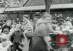 Standbild Fütterung Kinder in Dresden Deutschland Deutschland, 1920, aus Sekunde 60 historischem Filmmaterial Videoclip 65675040648