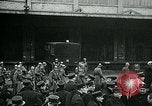 Standbild Streiks Paris Frankreich, 1947, aus Sekunde 26 historischem Filmmaterial Videoclip 65675040649