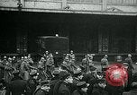 Standbild Streiks Paris Frankreich, 1947, aus Sekunde 27 historischem Filmmaterial Videoclip 65675040649