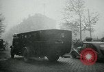 Standbild Streiks Paris Frankreich, 1947, aus Sekunde 39 historischem Filmmaterial Videoclip 65675040649