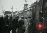 Standbild Streiks Paris Frankreich, 1947, aus Sekunde 54 historischem Filmmaterial Videoclip 65675040649