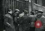 Standbild Streiks Paris Frankreich, 1947, aus Sekunde 55 historischem Filmmaterial Videoclip 65675040649