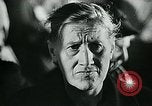 Standbild lange Warteschlangen Deutschland, 1947, aus Sekunde 32 historischem Filmmaterial Videoclip 65675040650