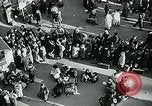 Standbild lange Warteschlangen Deutschland, 1947, aus Sekunde 35 historischem Filmmaterial Videoclip 65675040650