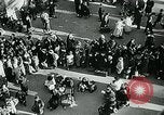 Standbild lange Warteschlangen Deutschland, 1947, aus Sekunde 36 historischem Filmmaterial Videoclip 65675040650