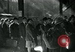 Standbild lange Warteschlangen Deutschland, 1947, aus Sekunde 38 historischem Filmmaterial Videoclip 65675040650