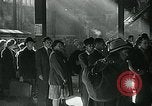 Standbild lange Warteschlangen Deutschland, 1947, aus Sekunde 39 historischem Filmmaterial Videoclip 65675040650