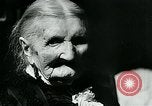 Standbild Opoe Herfst Holland Niederlande, 1947, aus Sekunde 7 historischem Filmmaterial Videoclip 65675040654