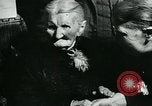 Standbild Opoe Herfst Holland Niederlande, 1947, aus Sekunde 18 historischem Filmmaterial Videoclip 65675040654