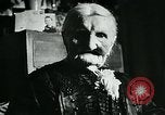 Standbild Opoe Herfst Holland Niederlande, 1947, aus Sekunde 28 historischem Filmmaterial Videoclip 65675040654