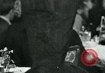 Standbild Fashion Show München Deutschland, 1951, aus Sekunde 37 historischem Filmmaterial Videoclip 65675040660