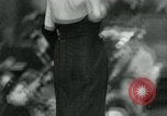Standbild Fashion Show München Deutschland, 1951, aus Sekunde 40 historischem Filmmaterial Videoclip 65675040660