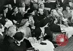 Standbild Fashion Show München Deutschland, 1951, aus Sekunde 48 historischem Filmmaterial Videoclip 65675040660