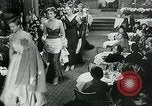 Standbild Fashion Show München Deutschland, 1951, aus Sekunde 55 historischem Filmmaterial Videoclip 65675040660