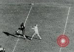 Standbild Fußballspiel United States USA, 1951, aus Sekunde 11 historischem Filmmaterial Videoclip 65675040661
