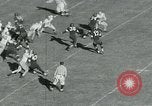 Standbild Fußballspiel United States USA, 1951, aus Sekunde 20 historischem Filmmaterial Videoclip 65675040661