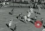 Standbild Fußballspiel United States USA, 1951, aus Sekunde 24 historischem Filmmaterial Videoclip 65675040661
