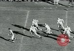 Standbild Fußballspiel United States USA, 1951, aus Sekunde 32 historischem Filmmaterial Videoclip 65675040661